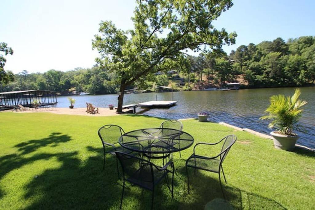 #02 - Unique Lakeside Studio Cottage- Pet Friendly ฮอตสปริงส์ ภายนอก รูปภาพ