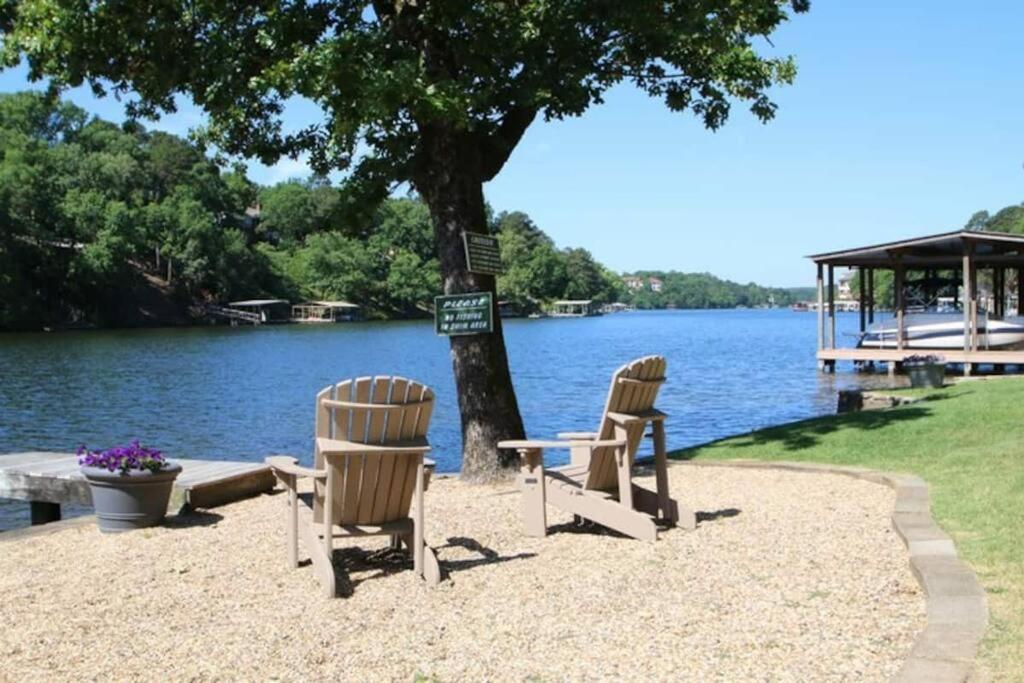 #02 - Unique Lakeside Studio Cottage- Pet Friendly ฮอตสปริงส์ ภายนอก รูปภาพ